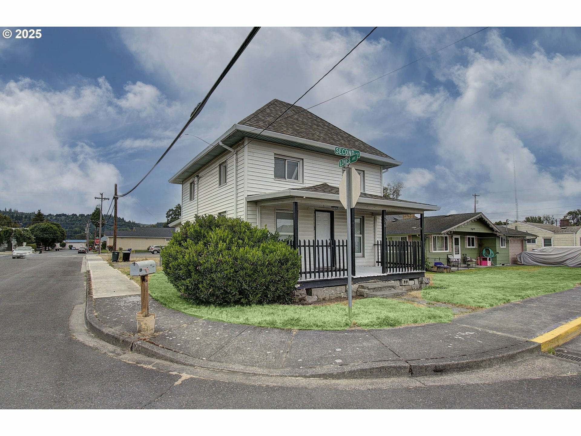 Property Photo:  636 2nd St  WA 98674 