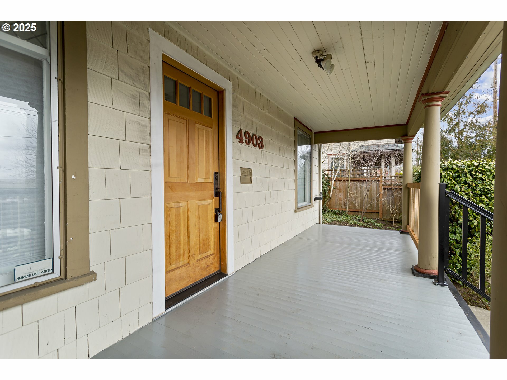 Property Photo:  4903 SE Haig St  OR 97206 