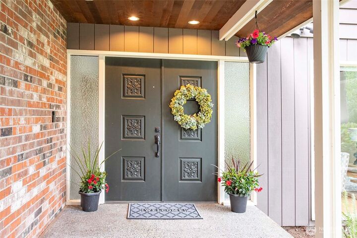 Property Photo: 10761 Bill Point Crest NE WA 98110