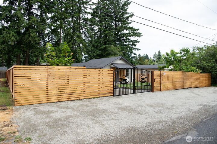 Property Photo:  8913 SW Newgrove Avenue  WA 98498 