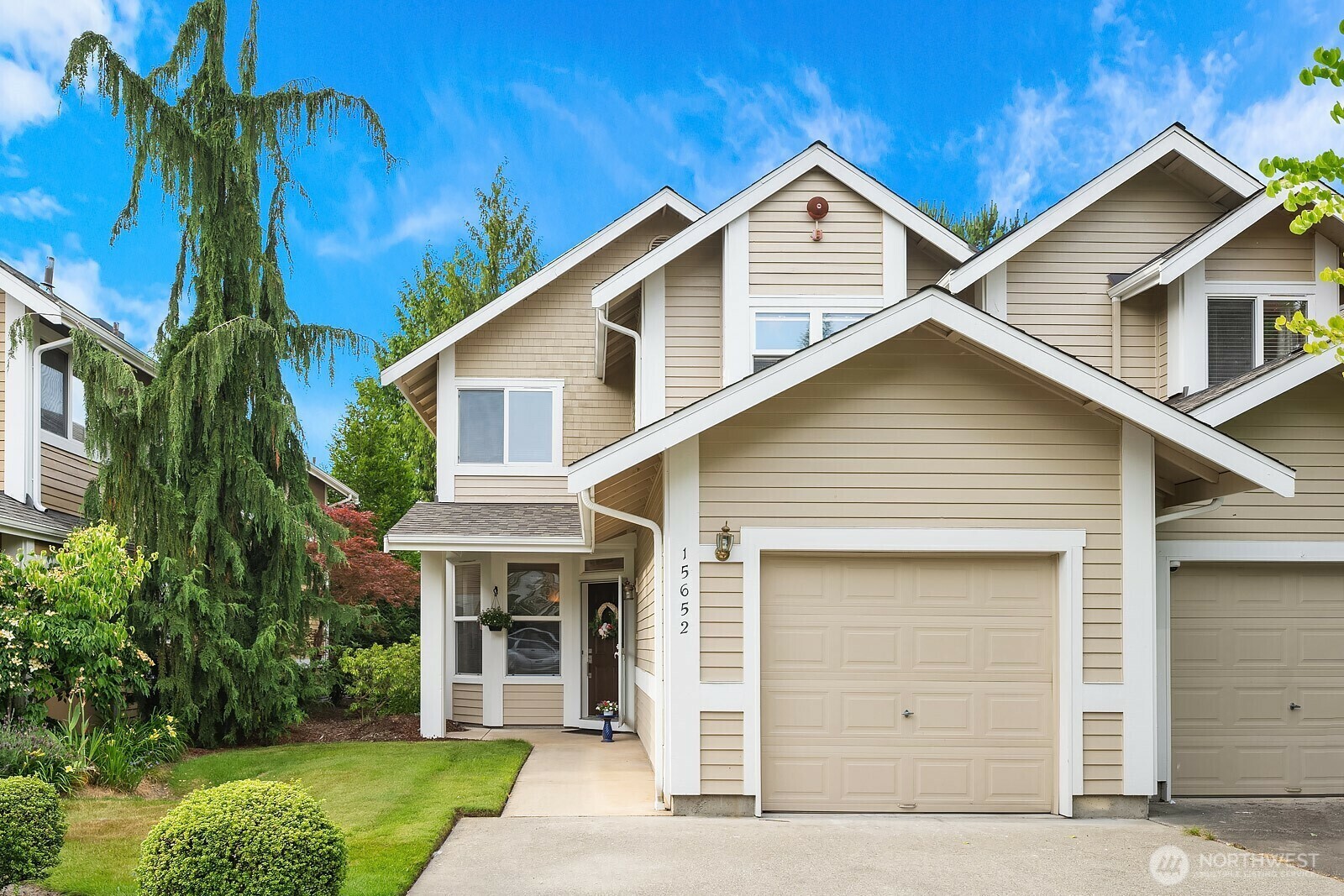 Property Photo: 15652 NE 93rd Way B-1601 WA 98052