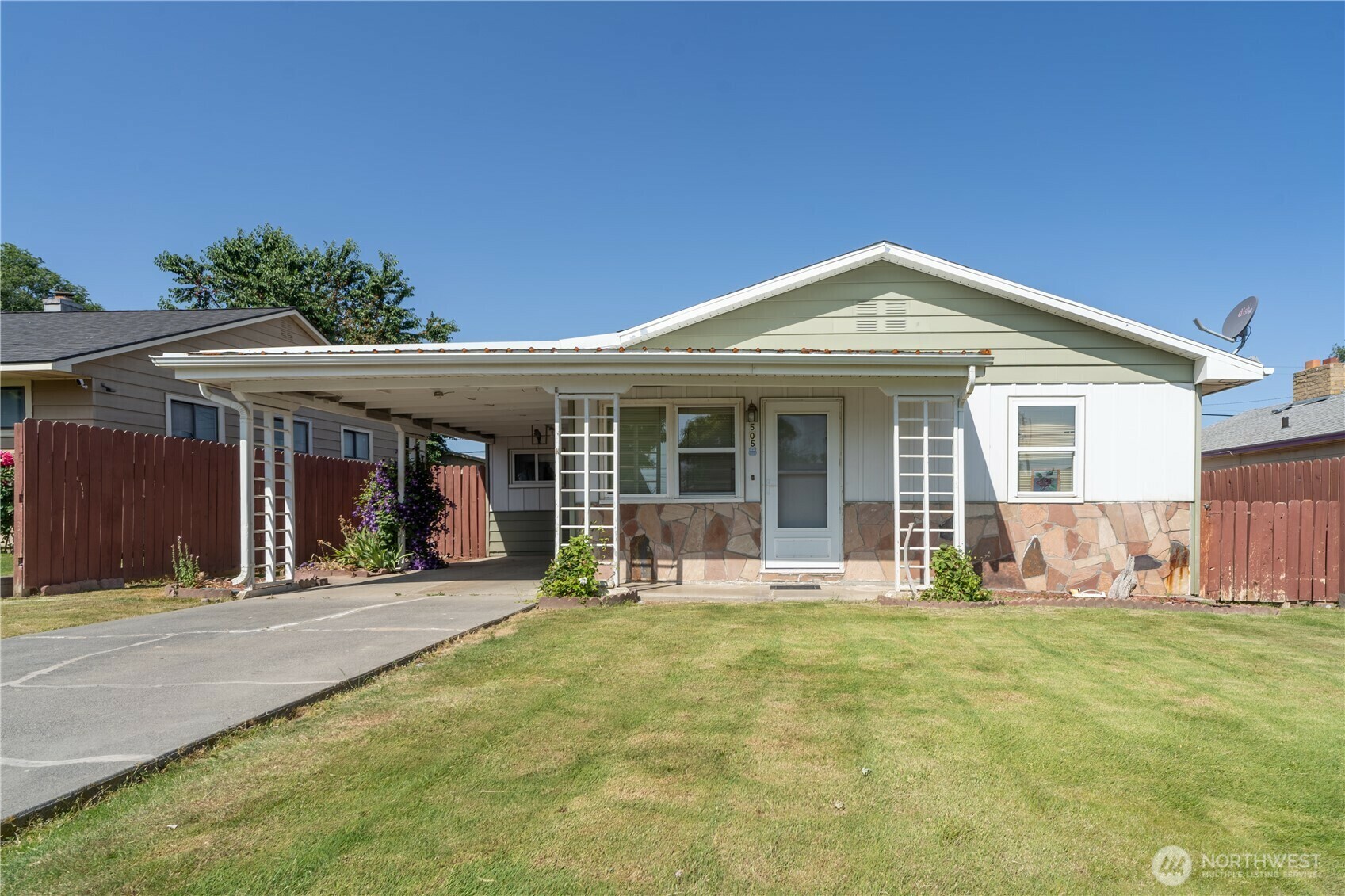 Property Photo:  505 S Ash Street  WA 98857 