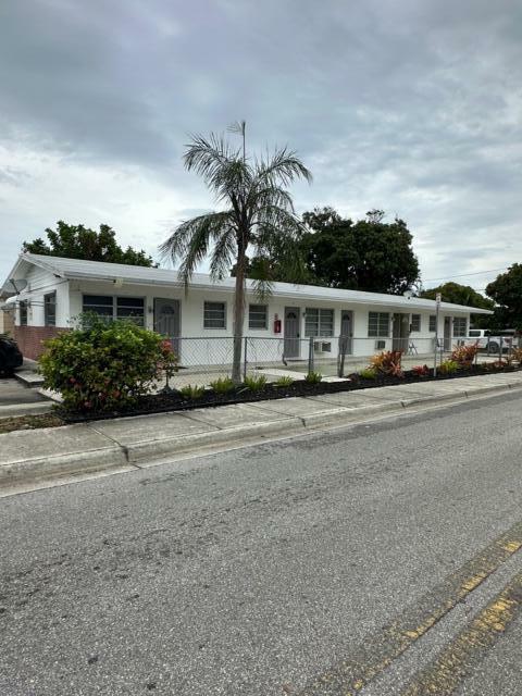Property Photo: 932 S B Street 3 FL 33460