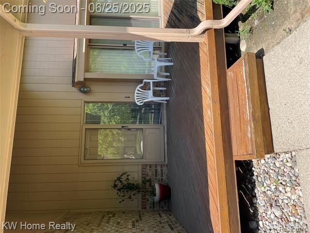 Property Photo: 37444 N Laurel Park Drive 3 MI 48152