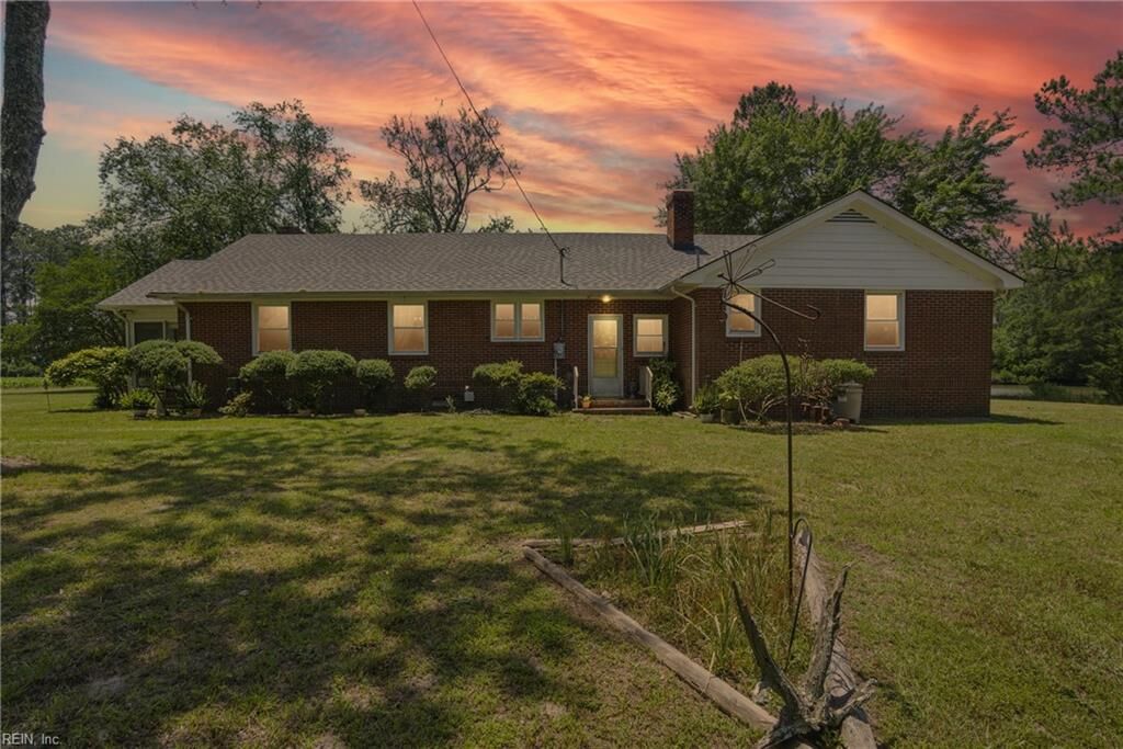 Property Photo: 576 Galewood Ln VA 23021