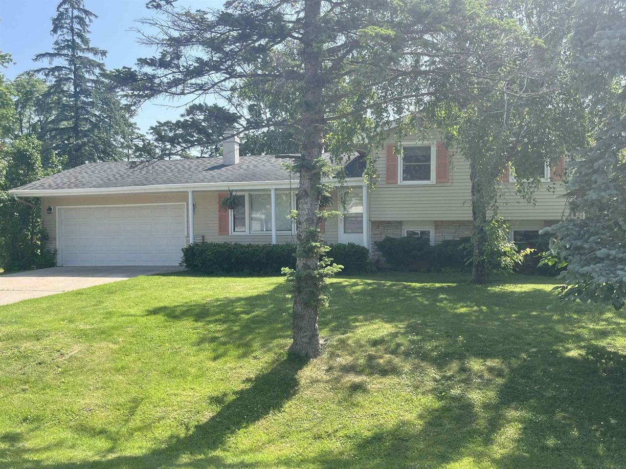 Property Photo: 510 Hawthorne Drive WI 54963