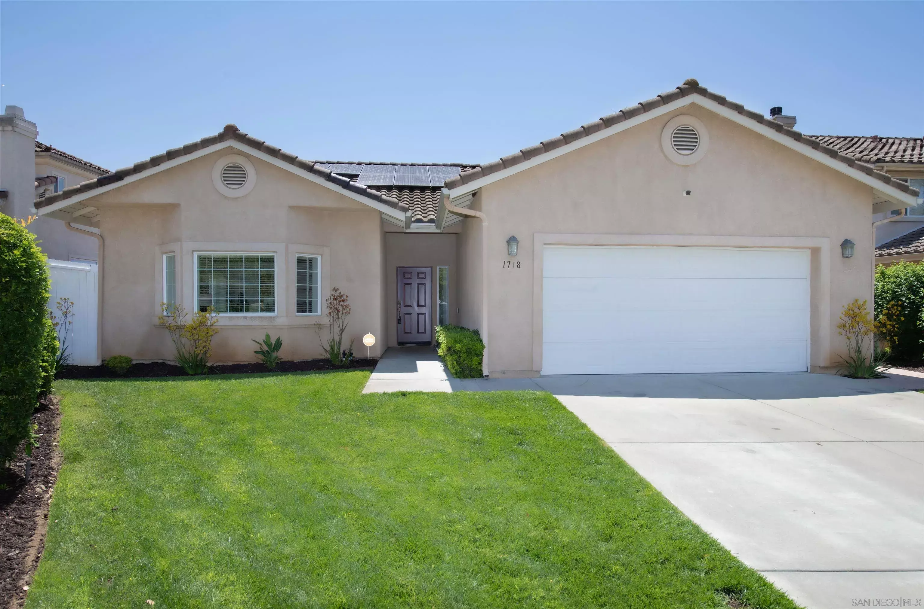 Property Photo: 1718 Dancer Pl CA 92026