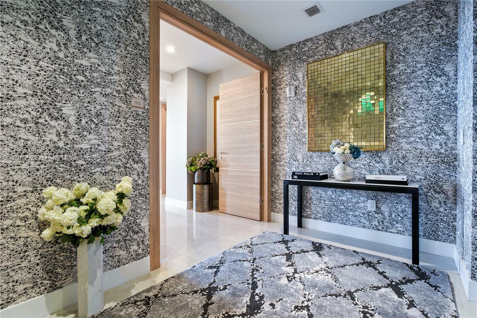 Property Photo: 515 Valencia Ave 301 FL 33134