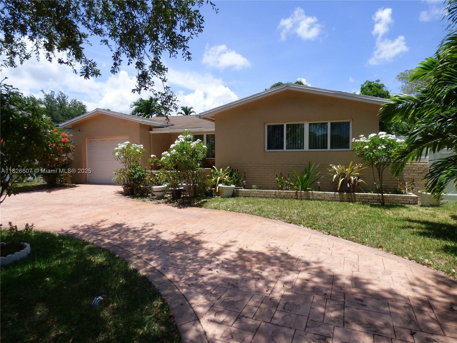 Property Photo: 5501 Johnson St FL 33021