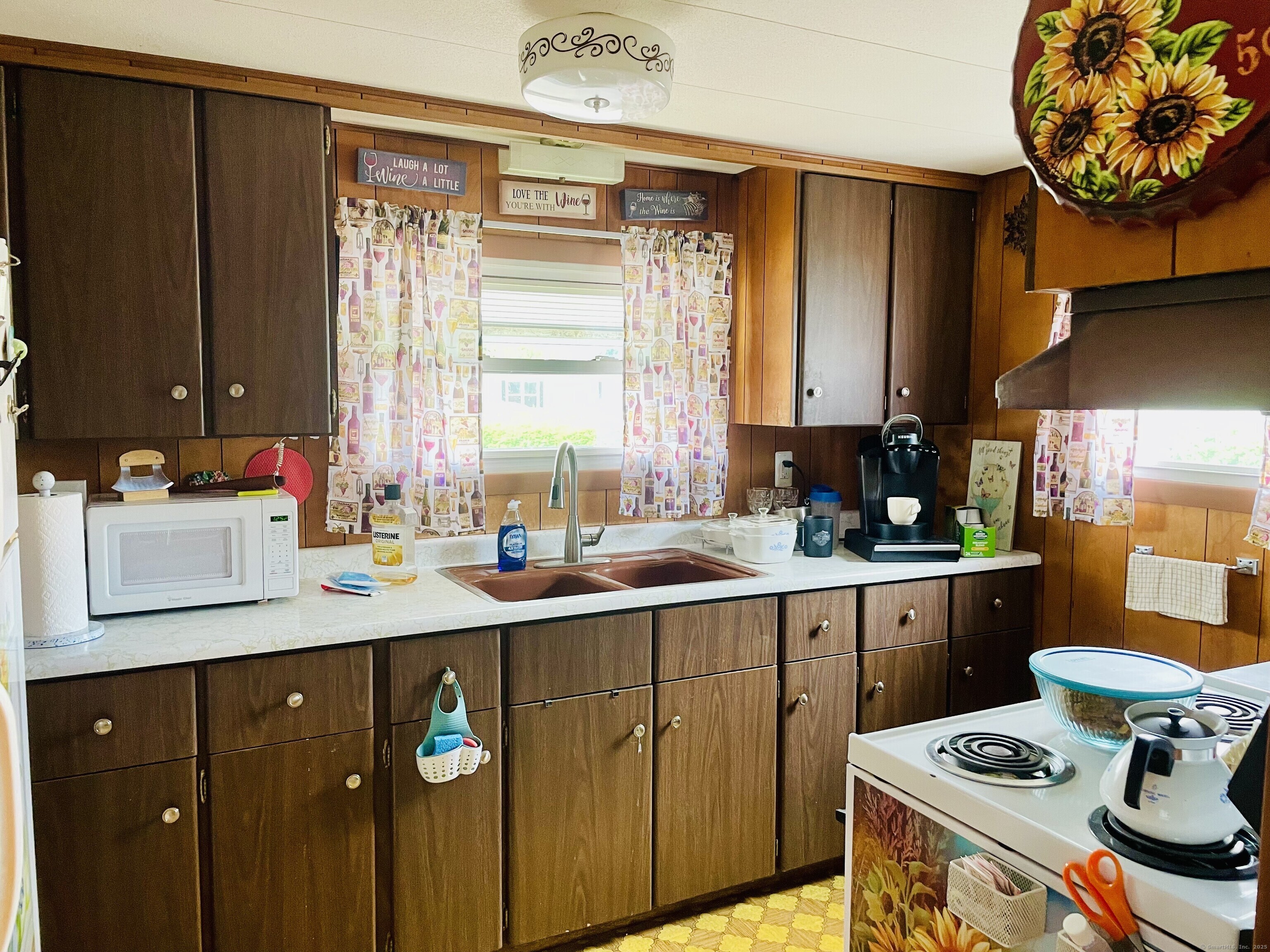 Property Photo: 44 Cheyenne Road CT 06118