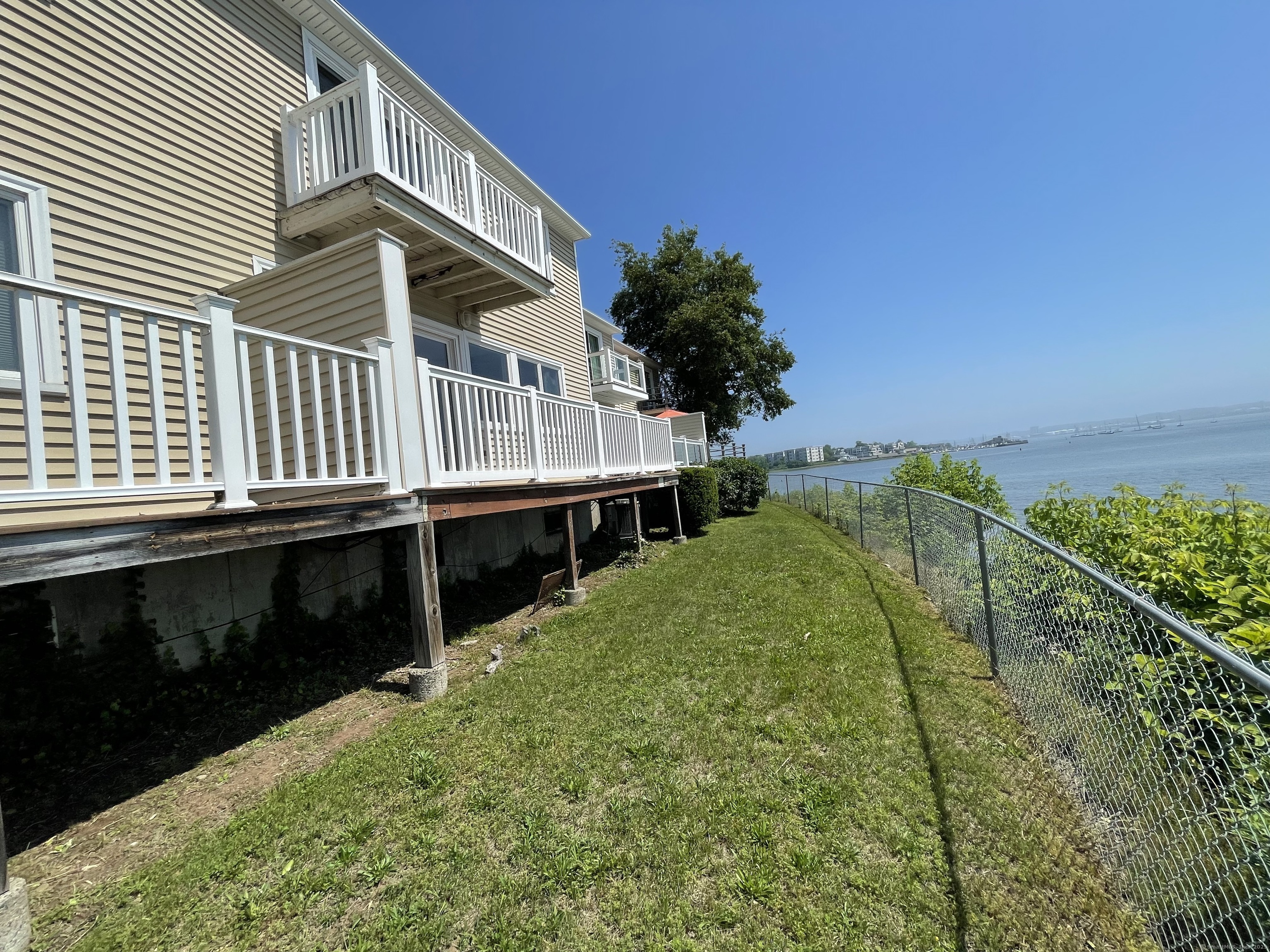 Property Photo: 27 Bayview Place Apt 5 CT 06516