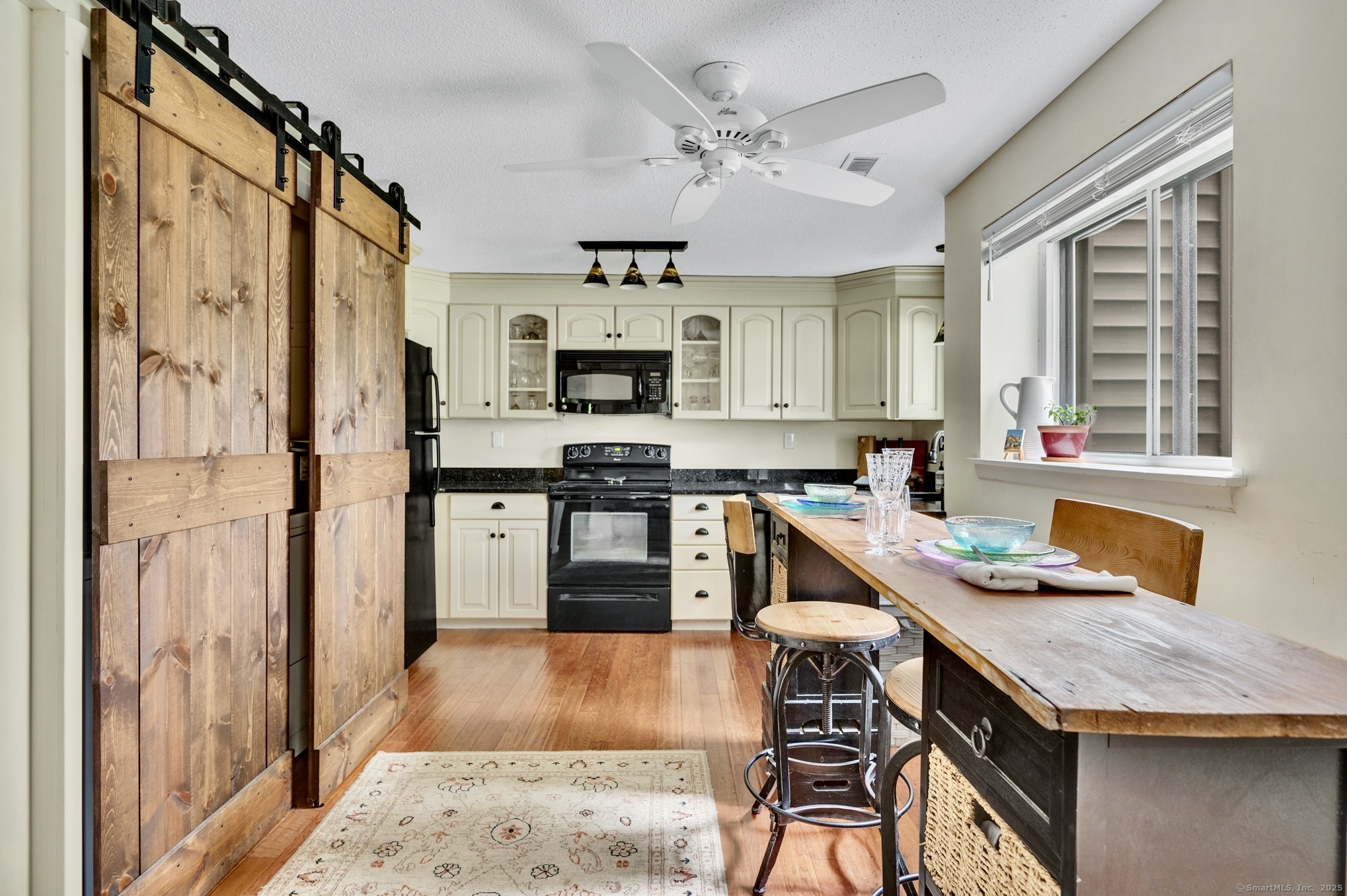 Property Photo: 74 Hollister Way South 74 CT 06033