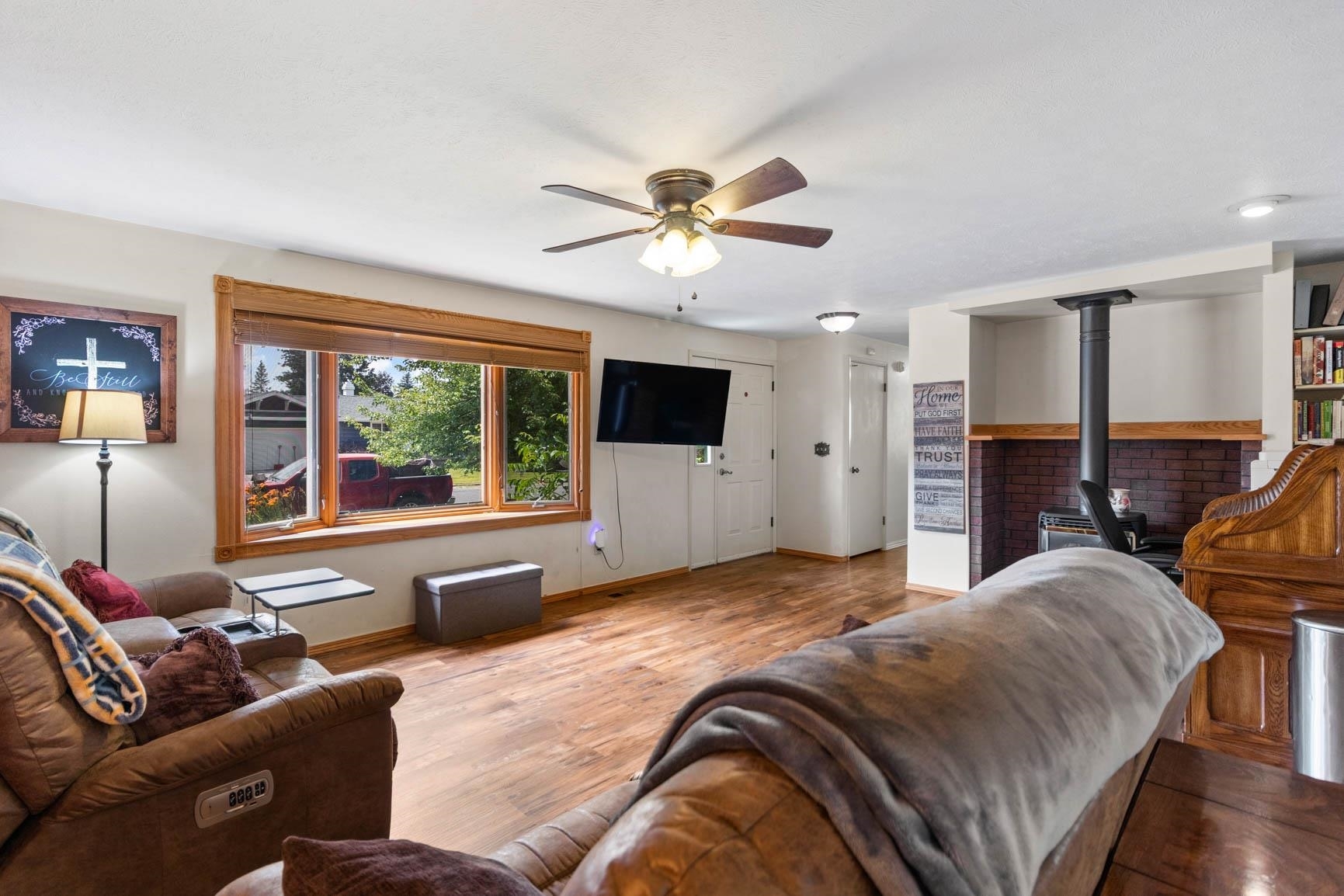 Property Photo: 6204 N Oxford Dr WA 99208