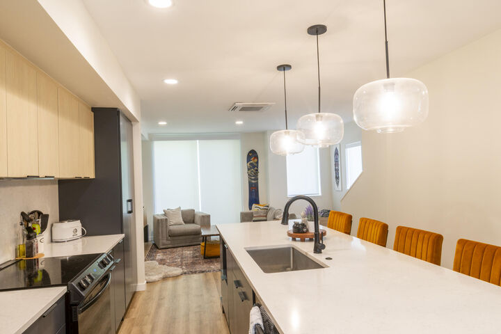 Property Photo:  410 N River St 10  ID 83333 