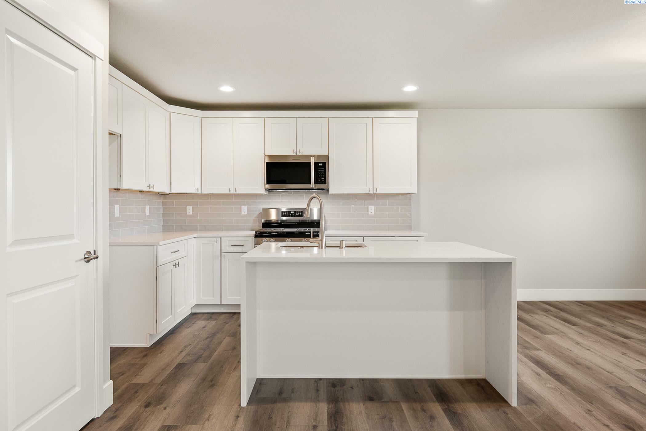 Property Photo: 3054 S Quay St WA 99338