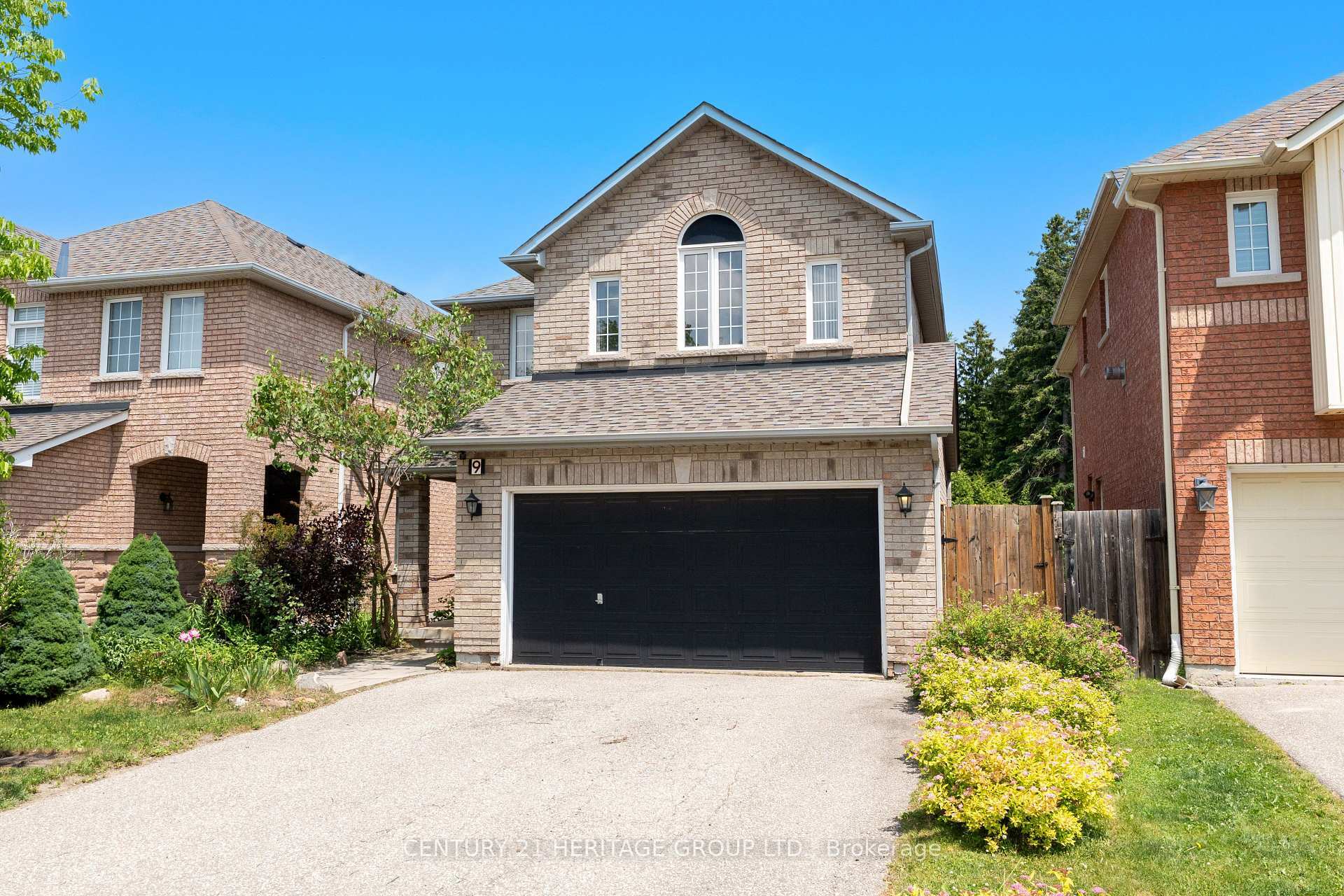 Property Photo:  9 Headwater Crescent  ON L4E 4G1 
