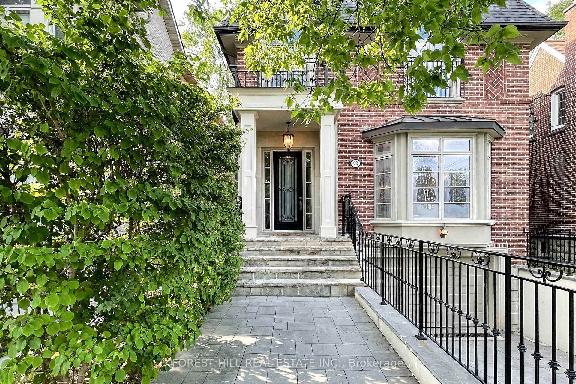 Photo de la propriété: 98 Parkview Avenue ON M2N 3Y5