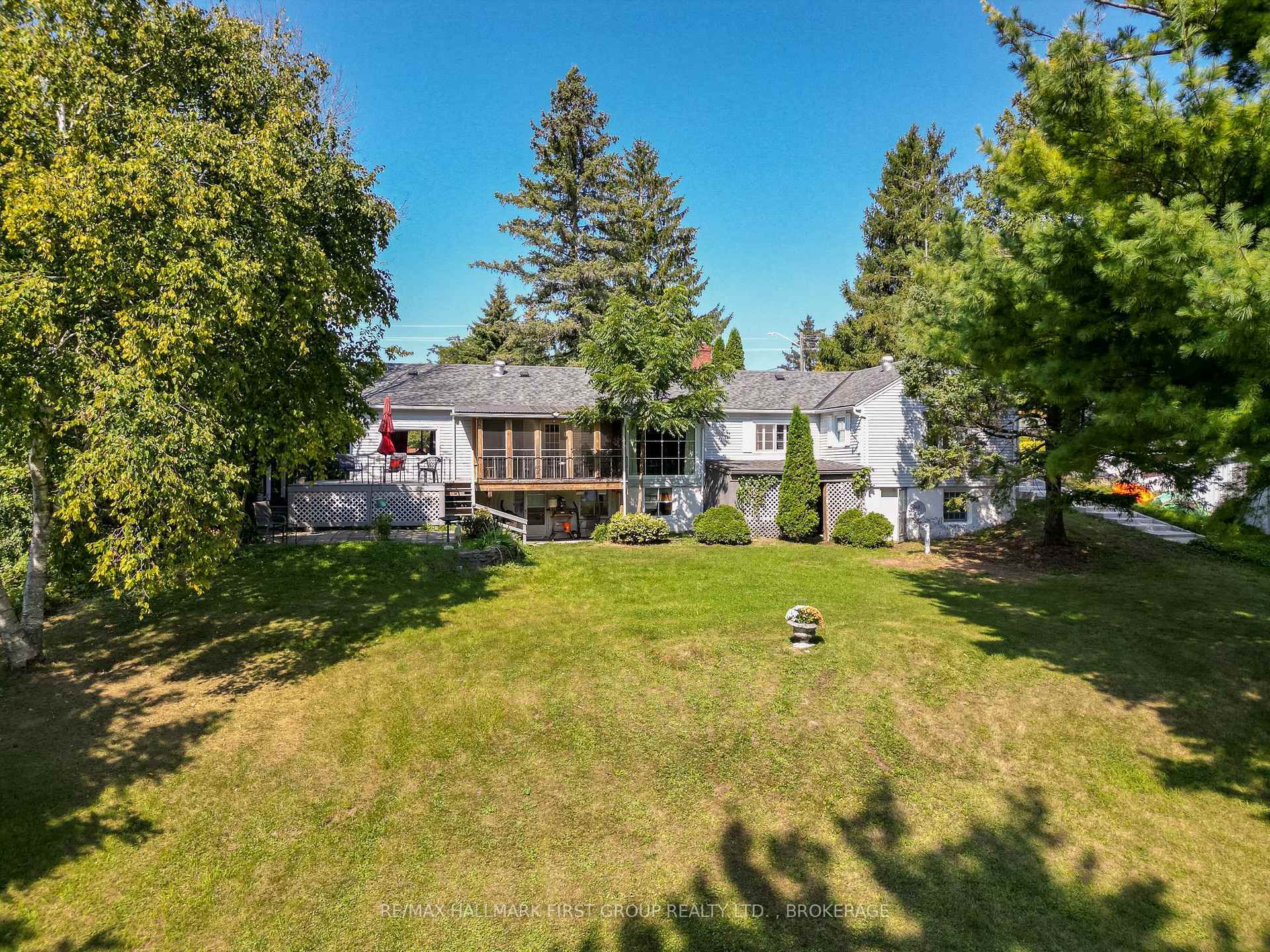 Photo de la propriété: 366 Dundas Street W ON K7R 2B6