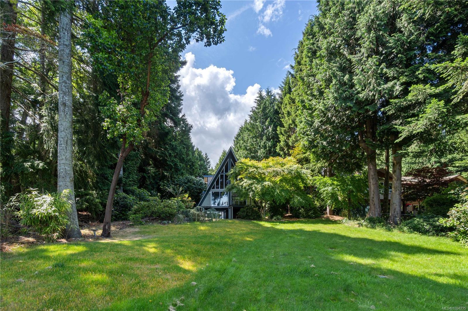 Property Photo: 5948 Waldbank Rd BC V9V 1C8