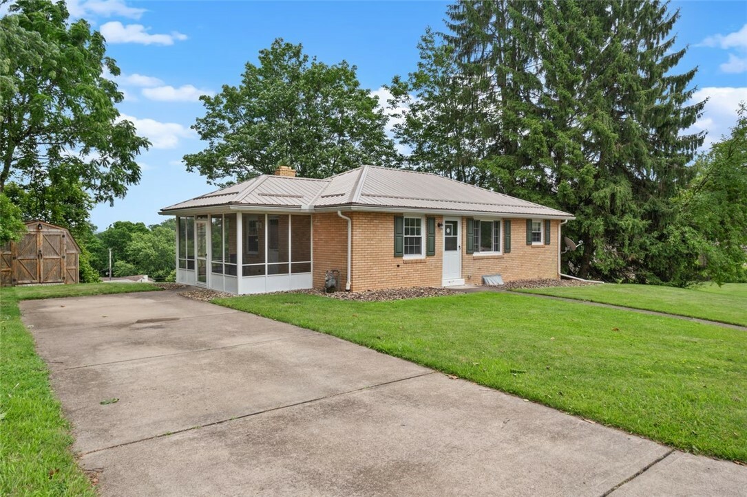 Property Photo: 200 Anderson Pl PA 15116