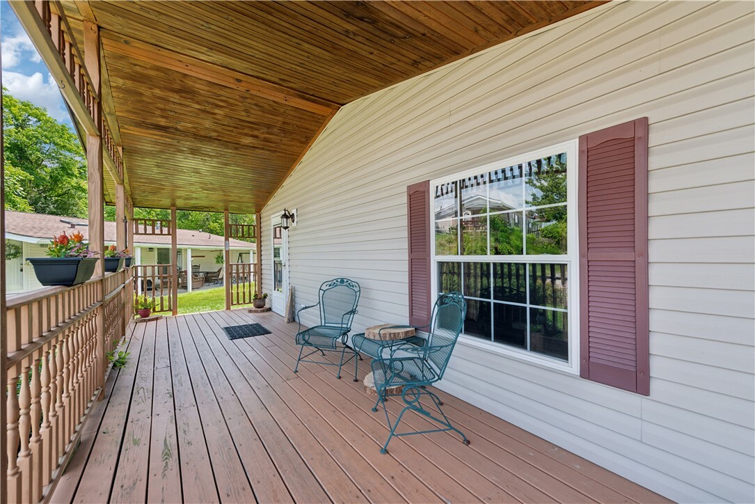 Property Photo: 1310 Plumdale Ct PA 15239