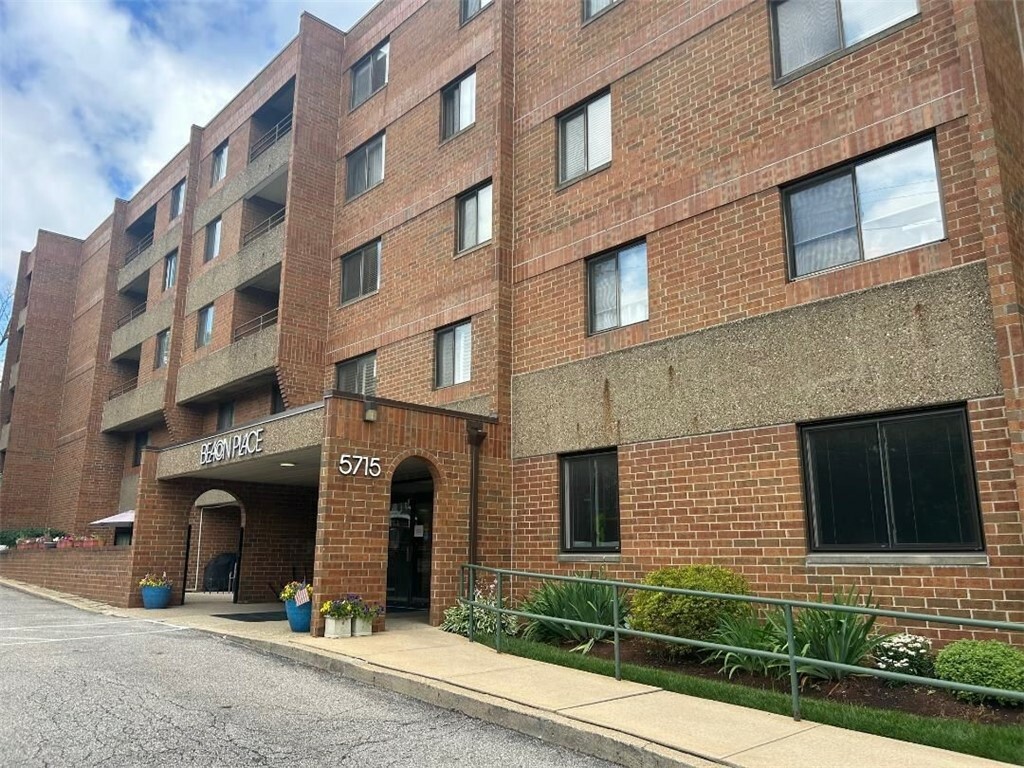 Property Photo: 5715 Beacon Street 511 PA 15217