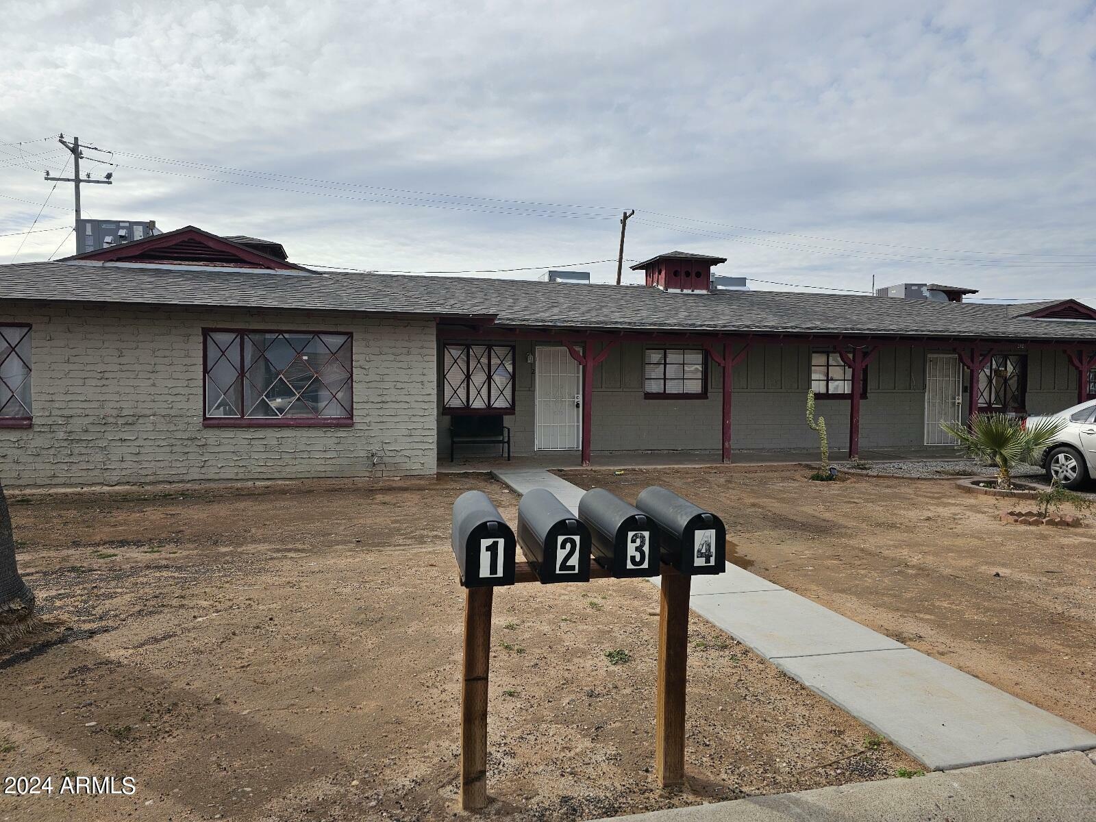 Property Photo: 2401 N Amarillo Street 2 AZ 85122