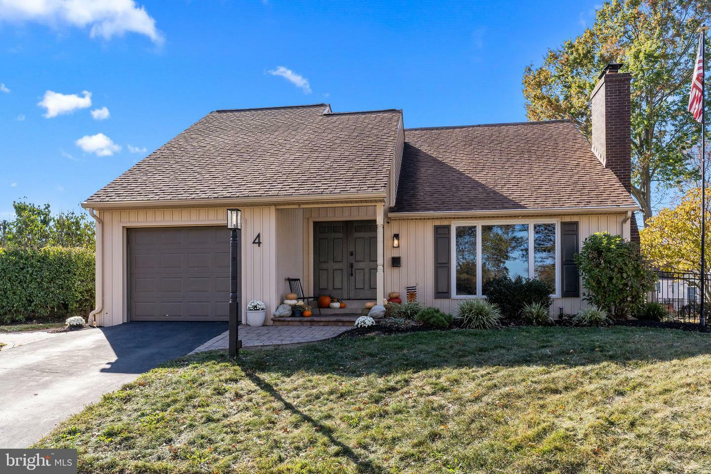 Property Photo:  4 Carousel Drive  PA 18969 
