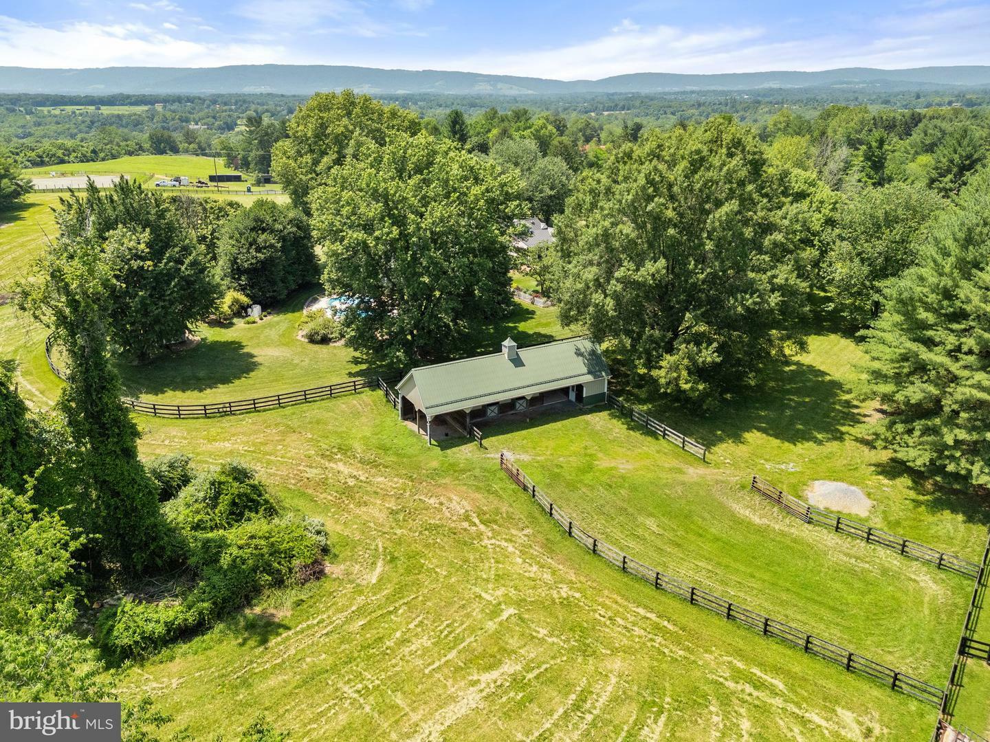 Property Photo: 20400 Beaverdam Bridge Road VA 20132