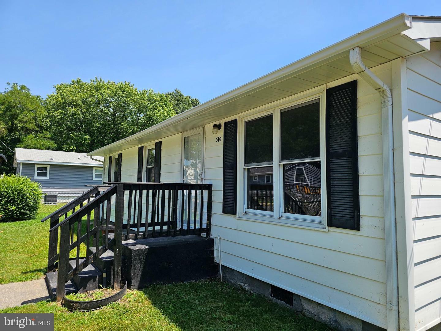 Property Photo: 310 Franklin Street VA 22443