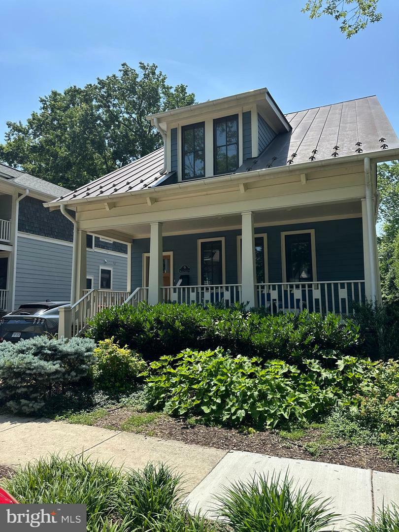 9 E Walnut Street  Alexandria VA 22301 photo