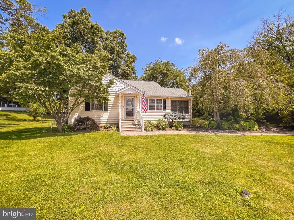 Property Photo: 520 W Palmer Street PA 19067