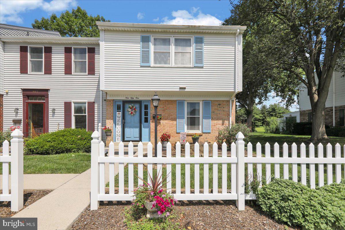 Property Photo: 959 E Maple Street PA 17078