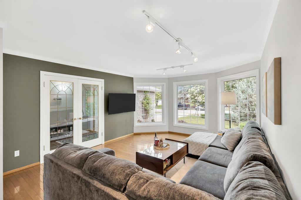 Property Photo: 916 McIvor Avenue MB R2G 2J9