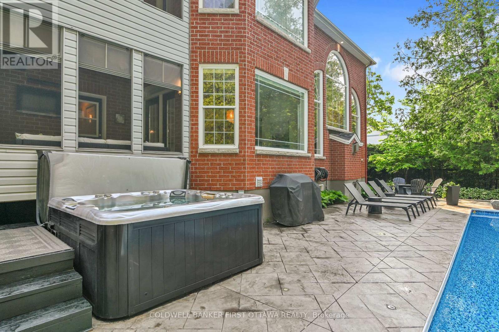 Property Photo: 18 Cypress Gardens ON K2S 1W6