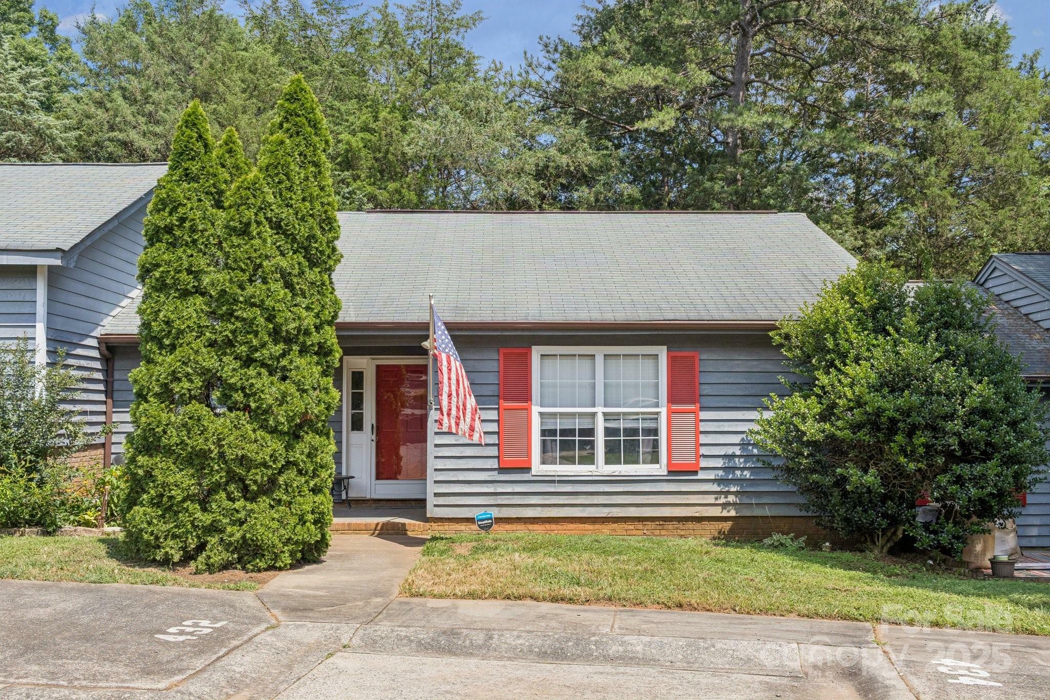 Property Photo: 432 English Ivy Court SC 29715