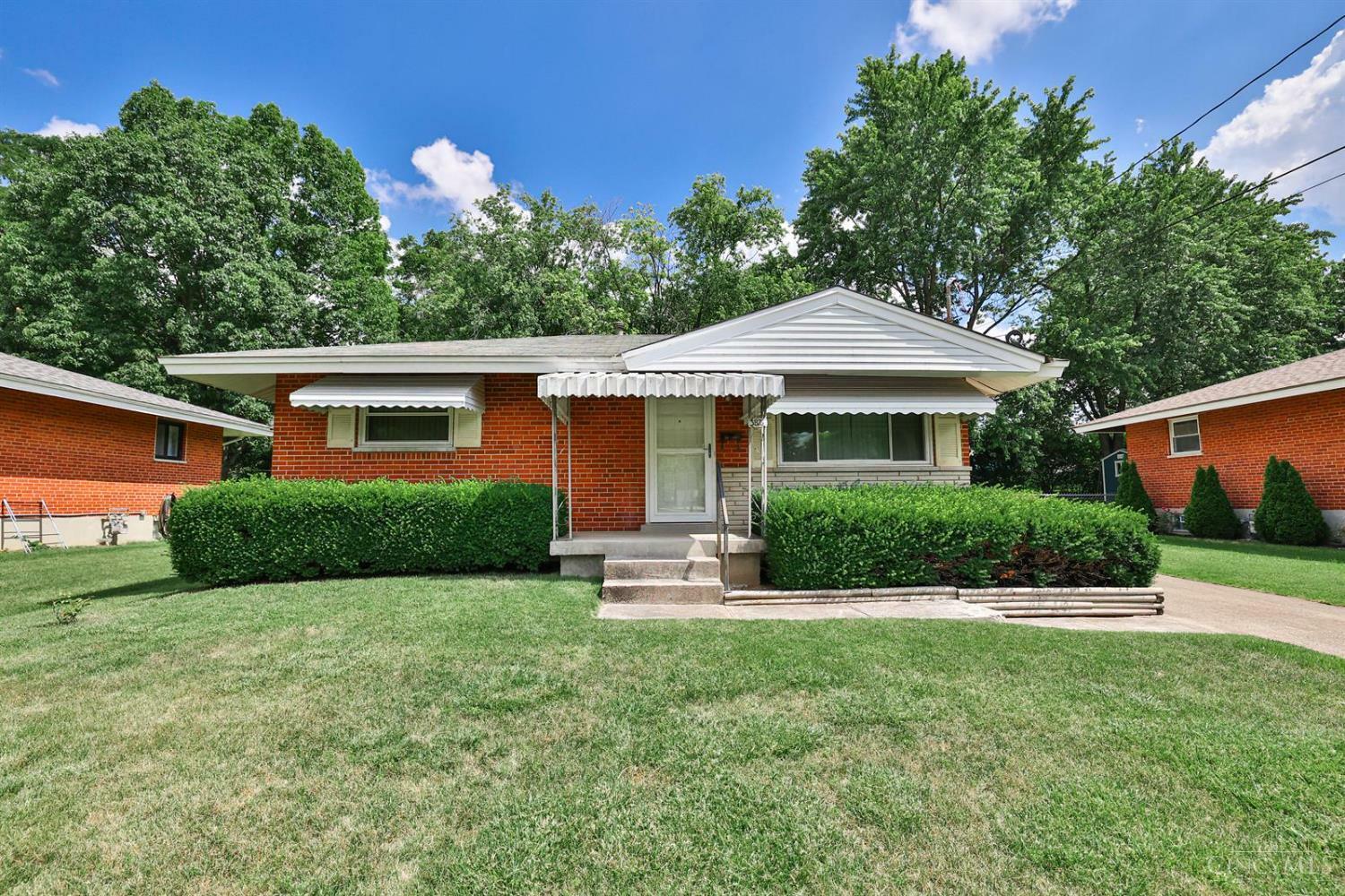 Property Photo: 3876 Beavercreek Circle OH 45241