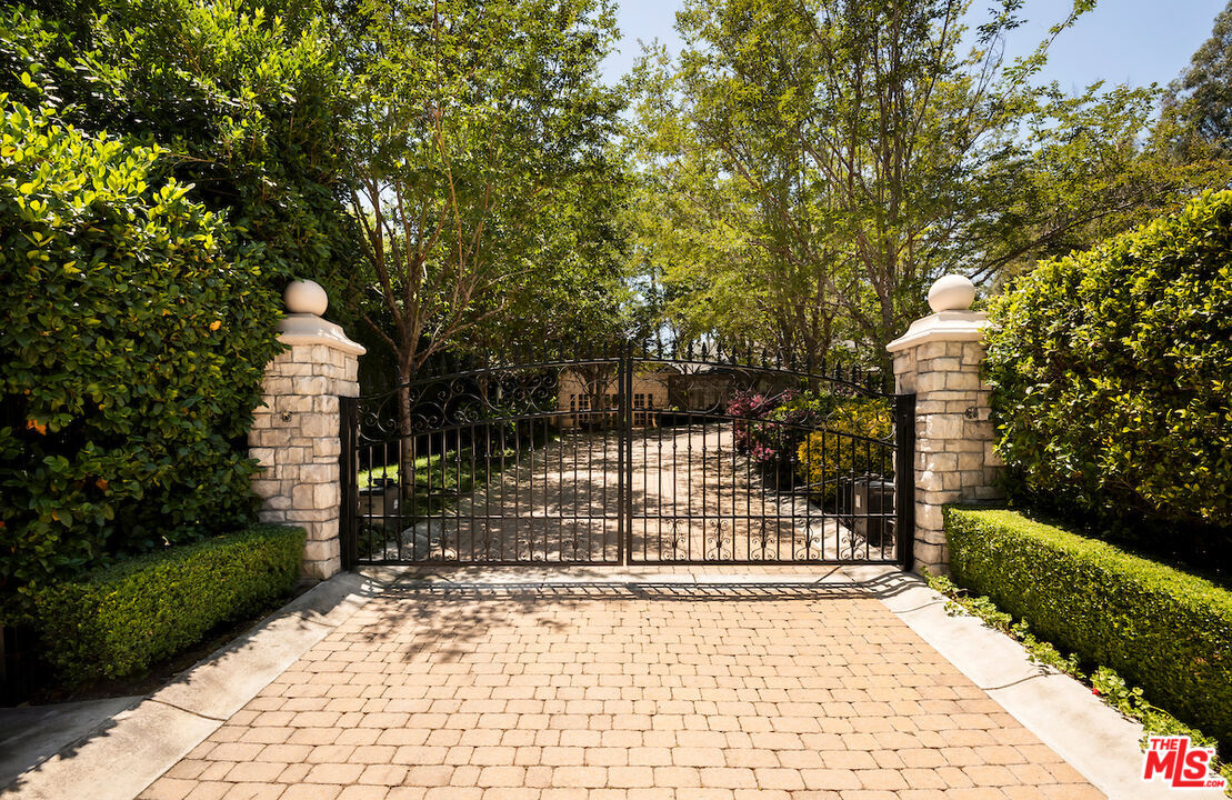 Property Photo:  9996 Sunset Blvd  CA 90210 