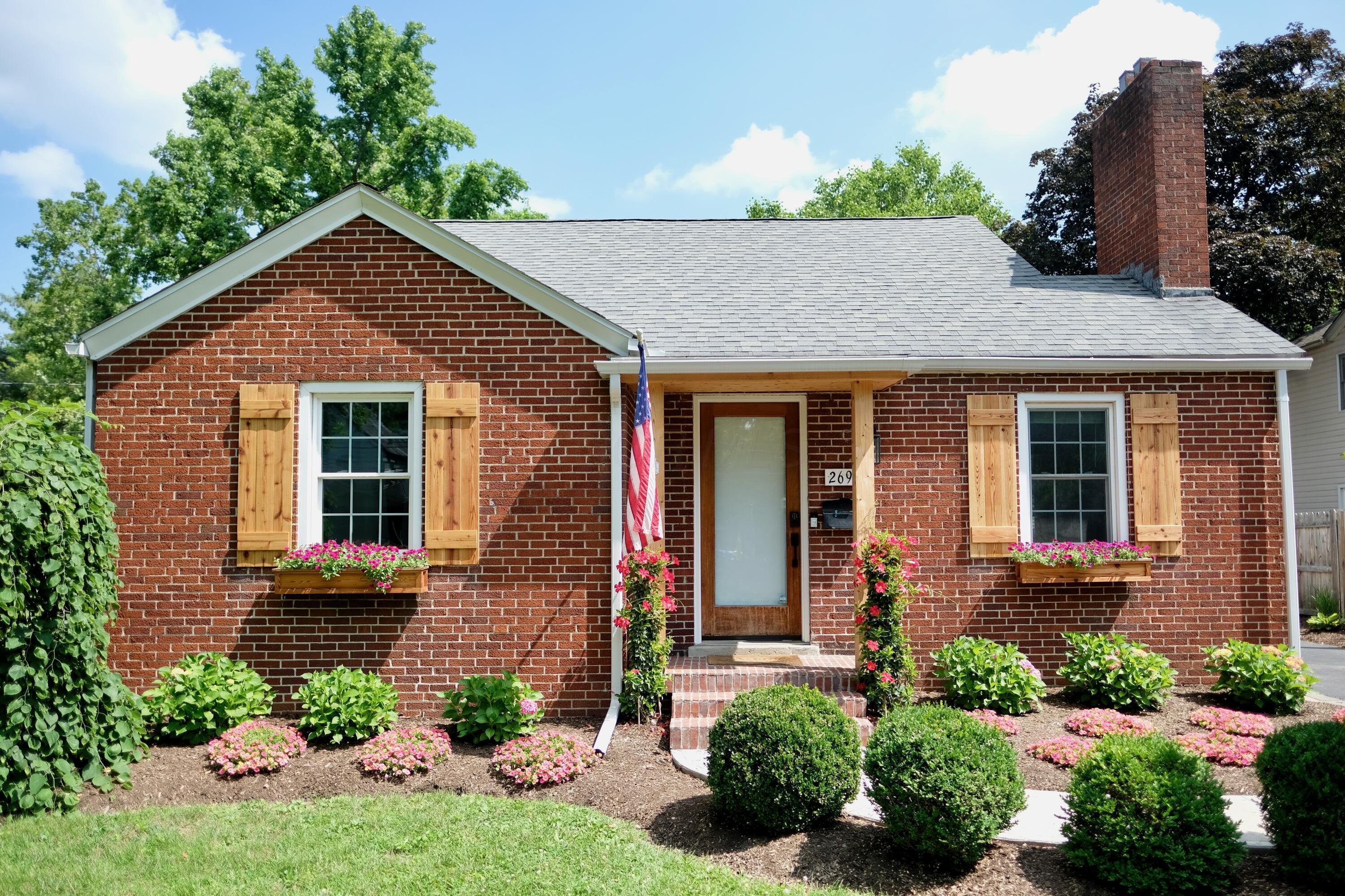 Property Photo:  2698 Ruhl Avenue  OH 43209 