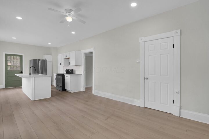 Property Photo:  33 N Hartford Avenue  OH 43222