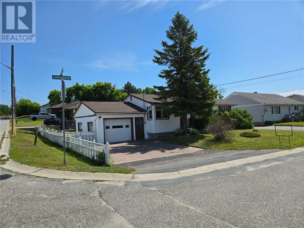 Property Photo: 2 Oakwood Avenue ON P0M 1H0