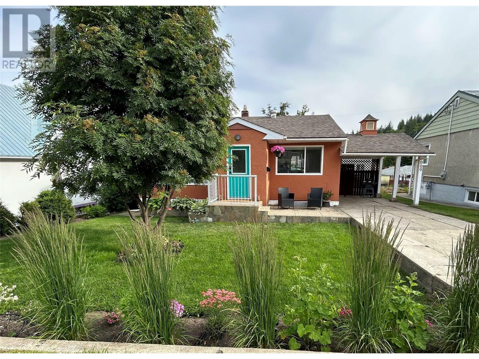 Photo de la propriété: 906 Thackeray Street BC V1R 2C2