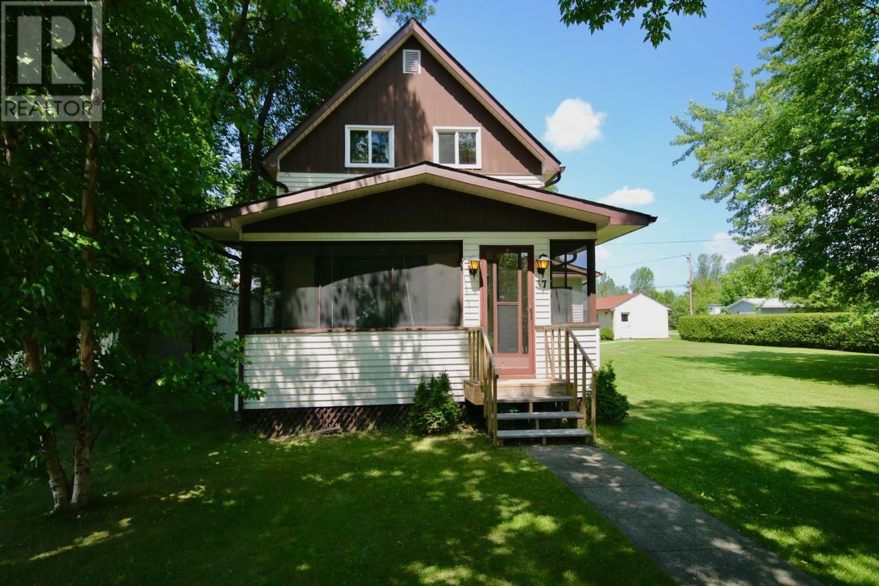 Property Photo: 37 Jessie St ON P0W 1E0