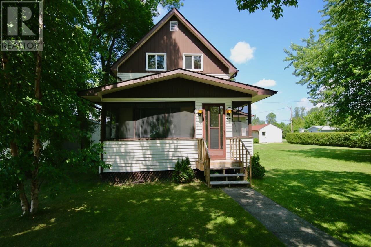 Property Photo:  37 Jessie St  ON P0W 1E0 