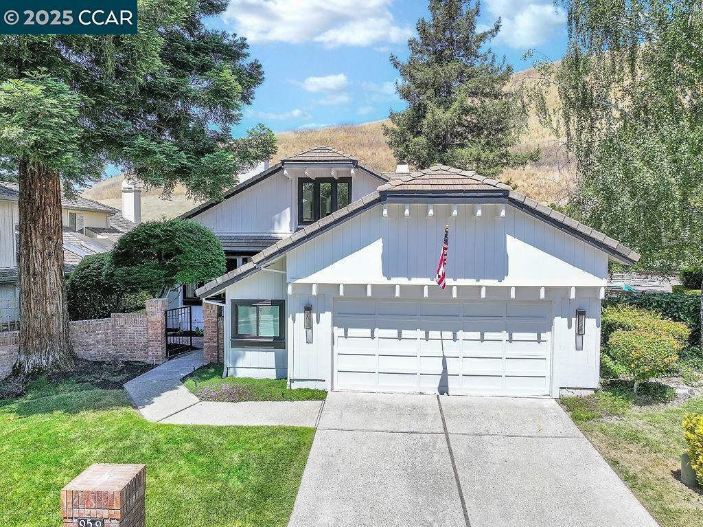 Property Photo: 959 Redwood Dr CA 94506