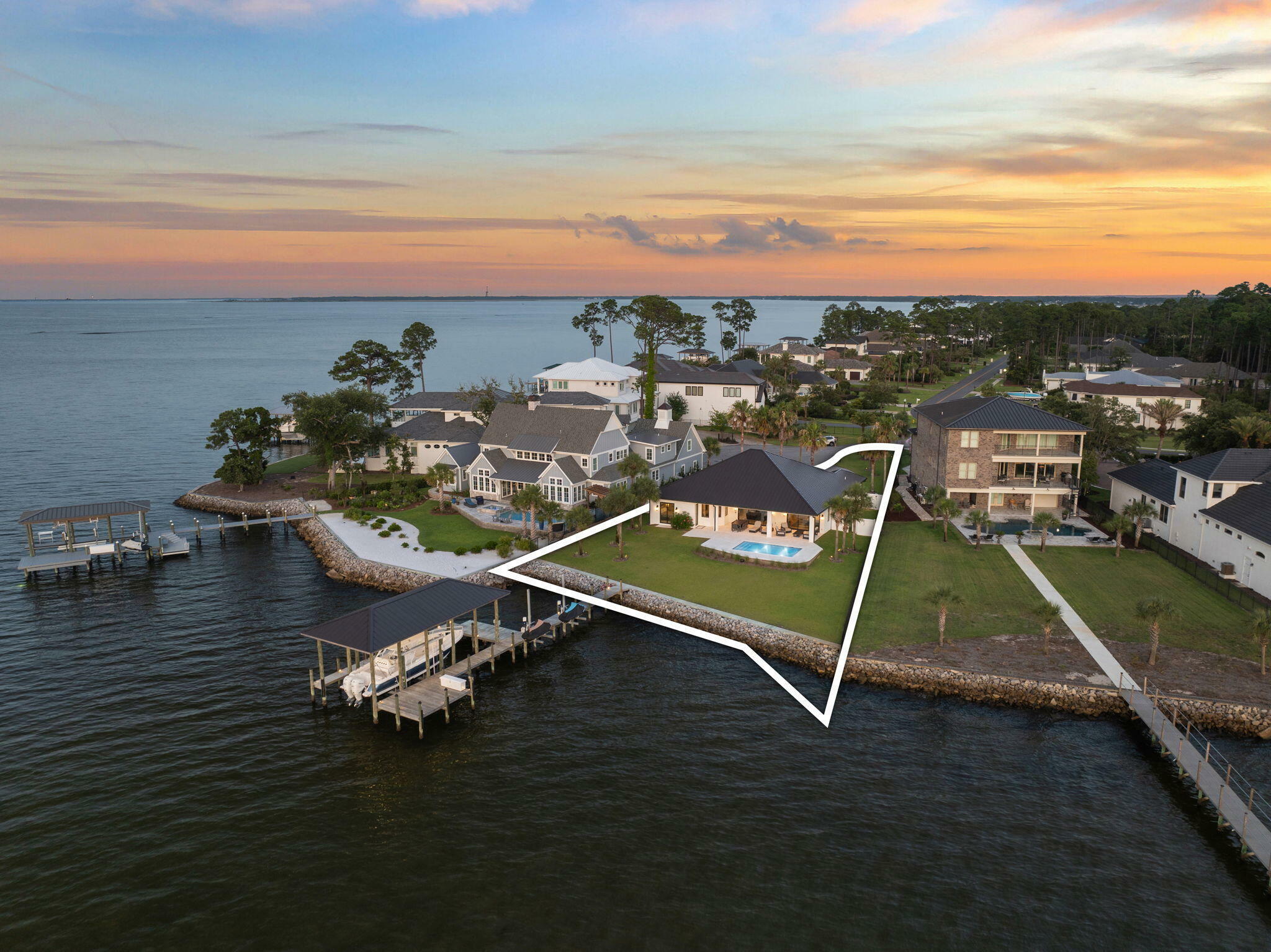 Property Photo: 31 Driftwood Court FL 32459