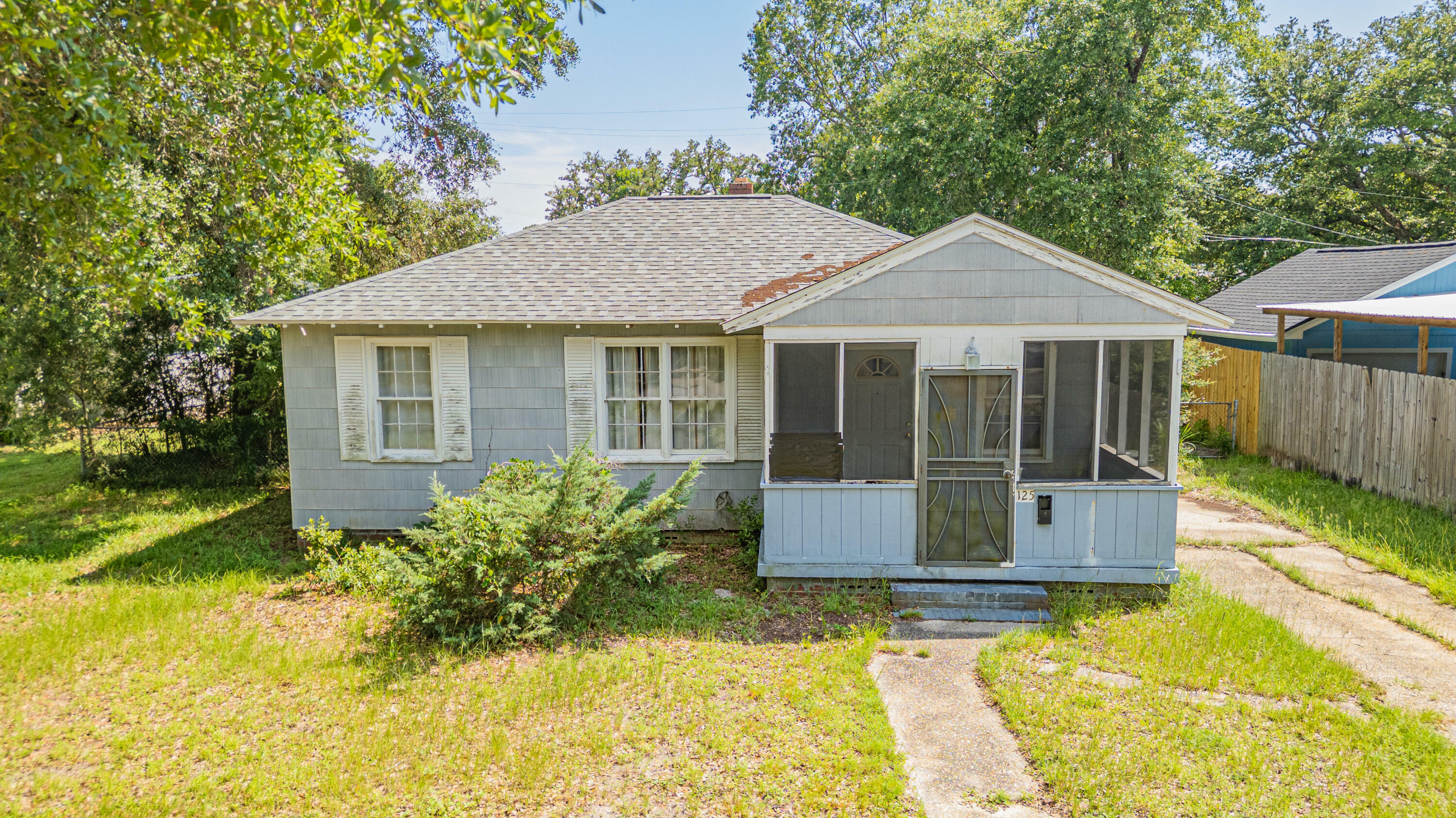 Property Photo: 125 SE Kalash Road FL 32507