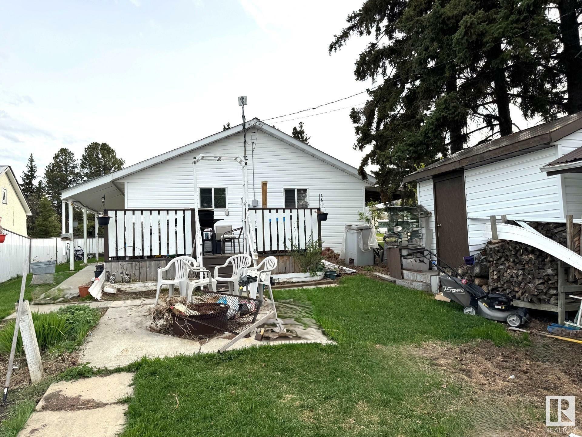 Property Photo: 5012 48 Avenue AB T0E 0T0