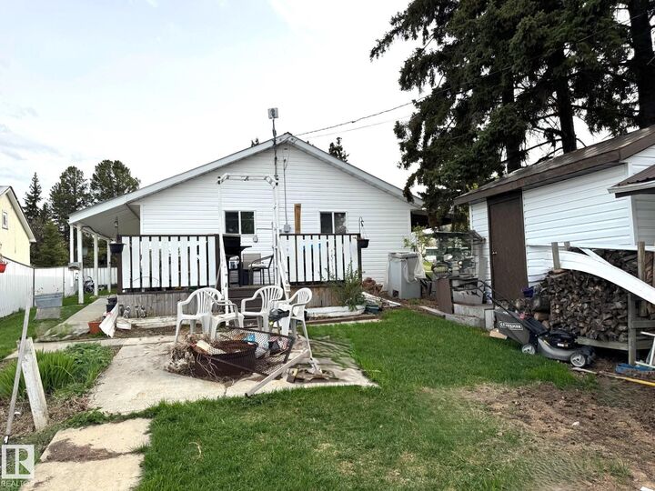 Property Photo: 5012 48 Avenue AB T0E 0T0