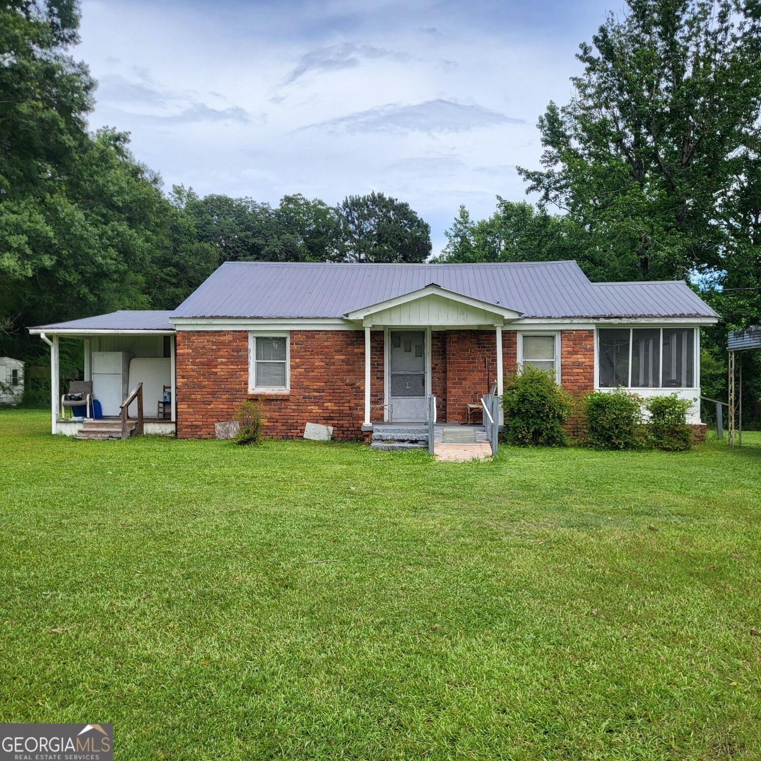 Property Photo: 3043 47th Avenue SW AL 36863